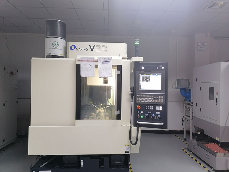 日本 MAKINO V22 加工中心